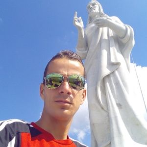 Meet your Posher, Julio felix